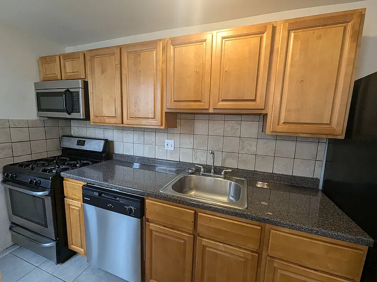 929 Edgemore Rd — Photo 13