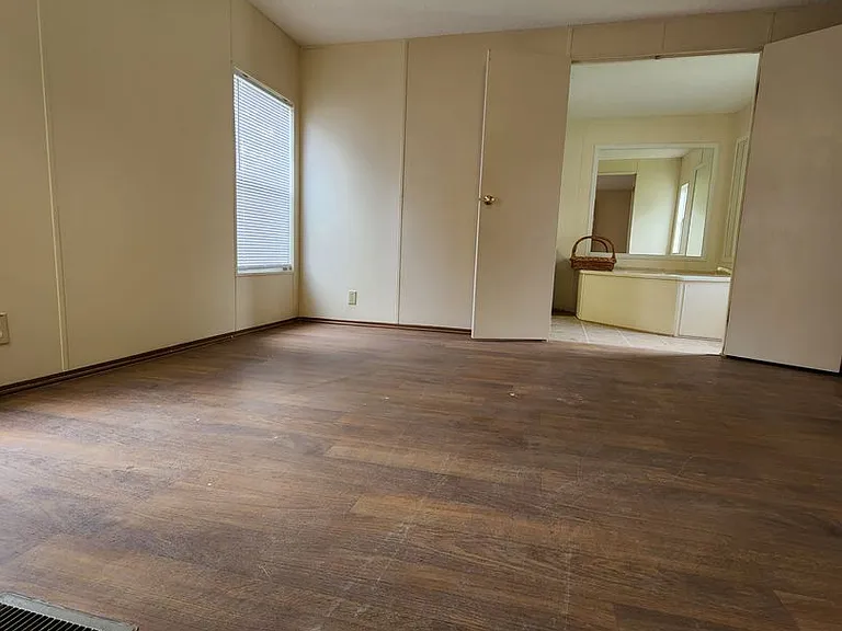 1022 Linda Ln — Photo 3