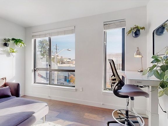 4th image of 1300 22nd St APT 304