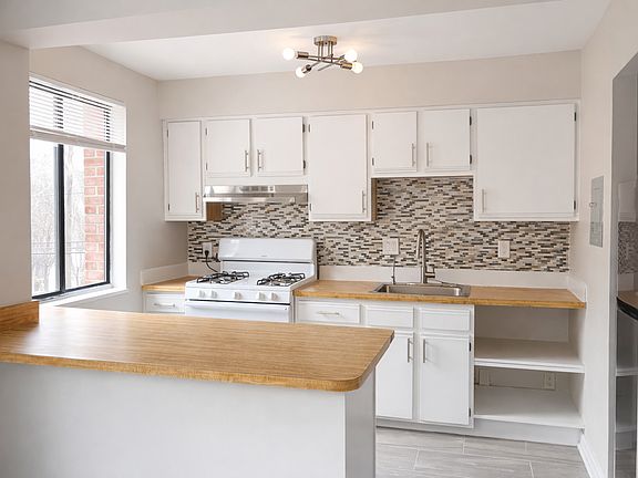 2nd image of 4729 1st St SW APT 202