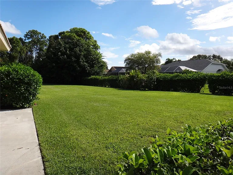 Westbourne Cir — Photo 25