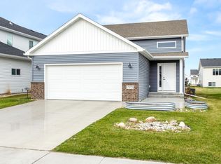 7373 17th St S, Fargo, ND 58104
