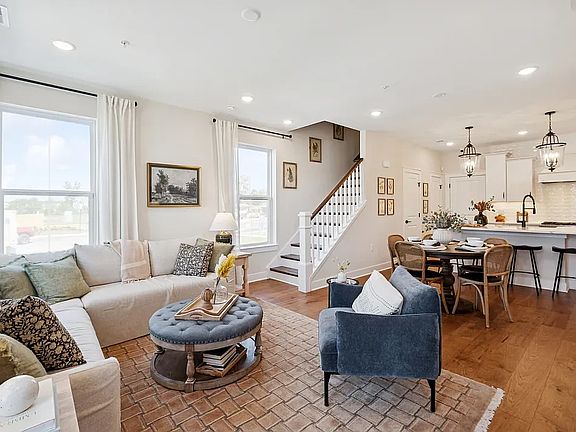 3rd image of 14945 Deco Cir
