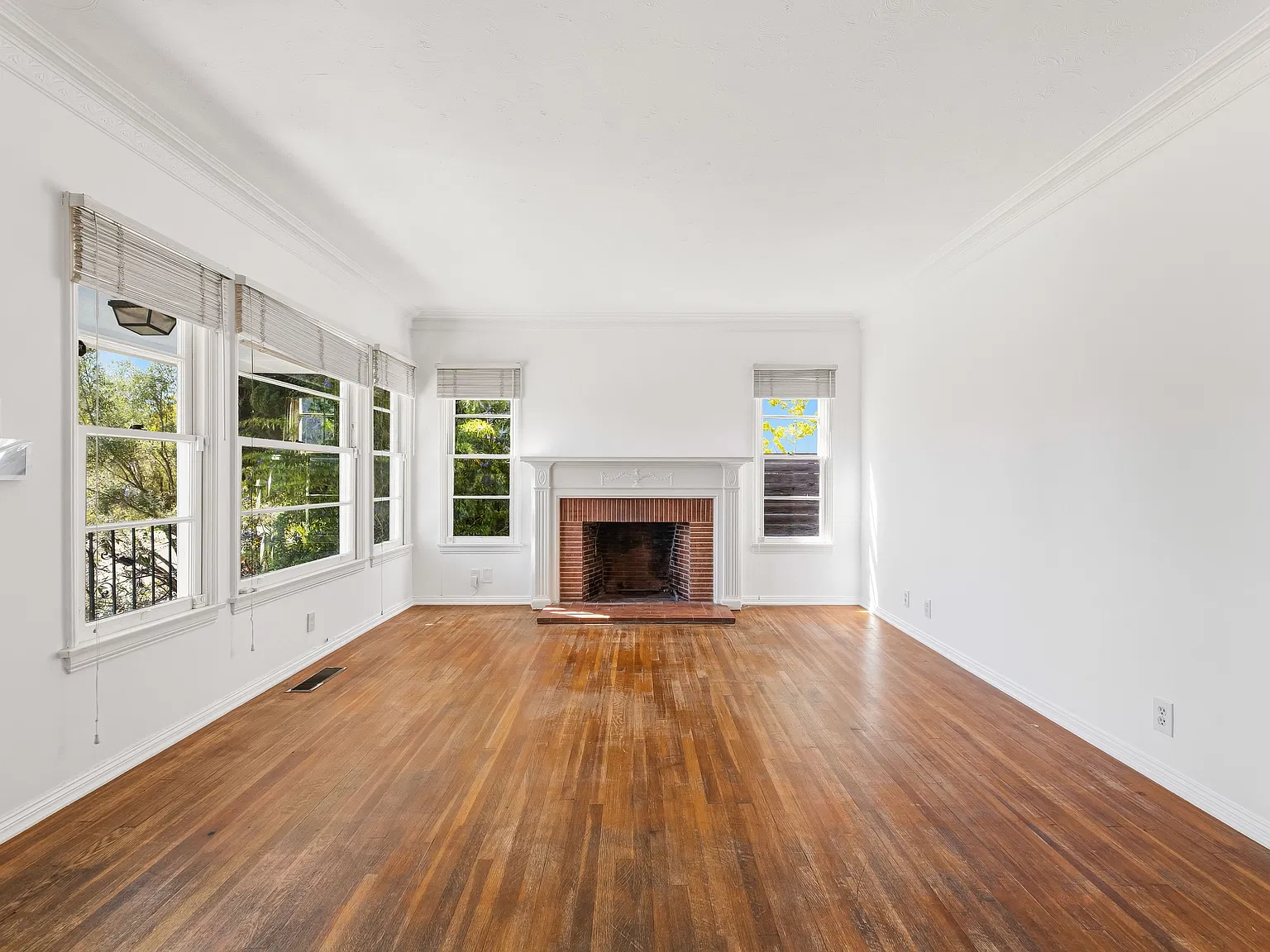 1503 Ashland Ave — Photo 3