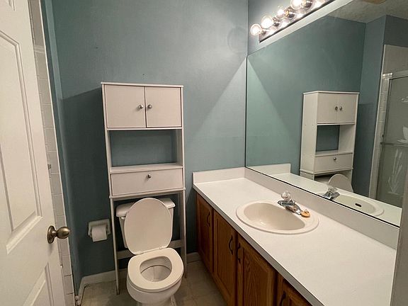 2nd image of 13634 Meadowpark Ave
