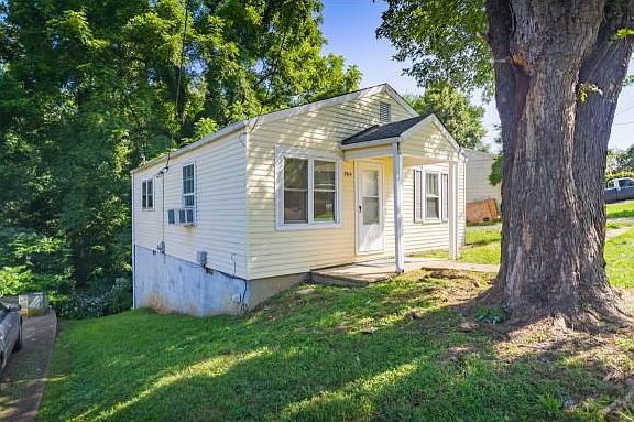 5th image of 3914 Bond Dr