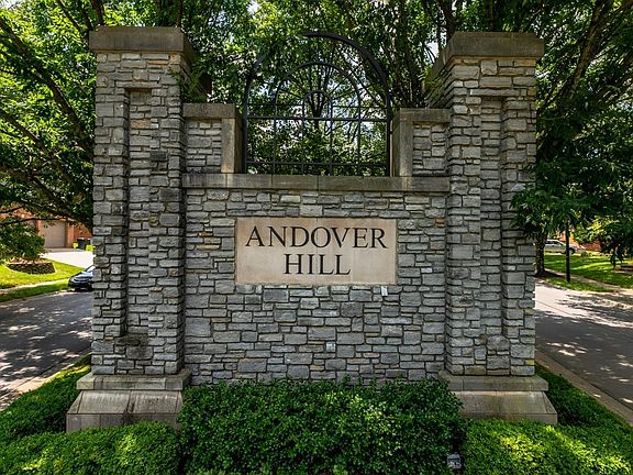 4th image of 813 Andover Village Dr