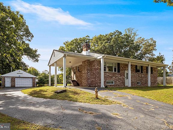 3rd image of 3662 Woodley Rd