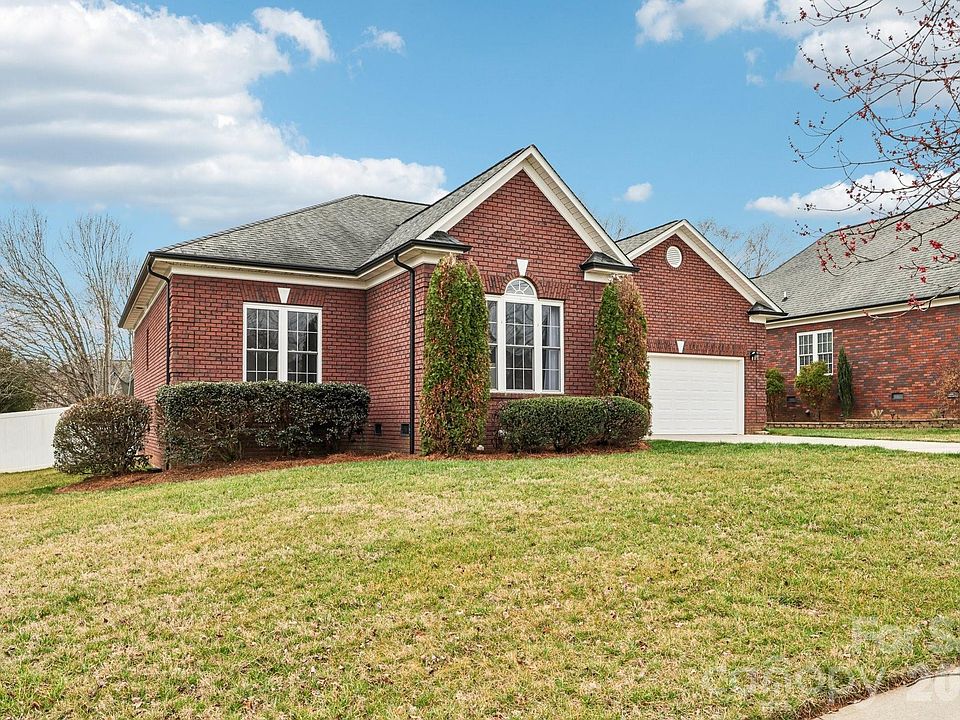 1st image of 305 Wendover Dr