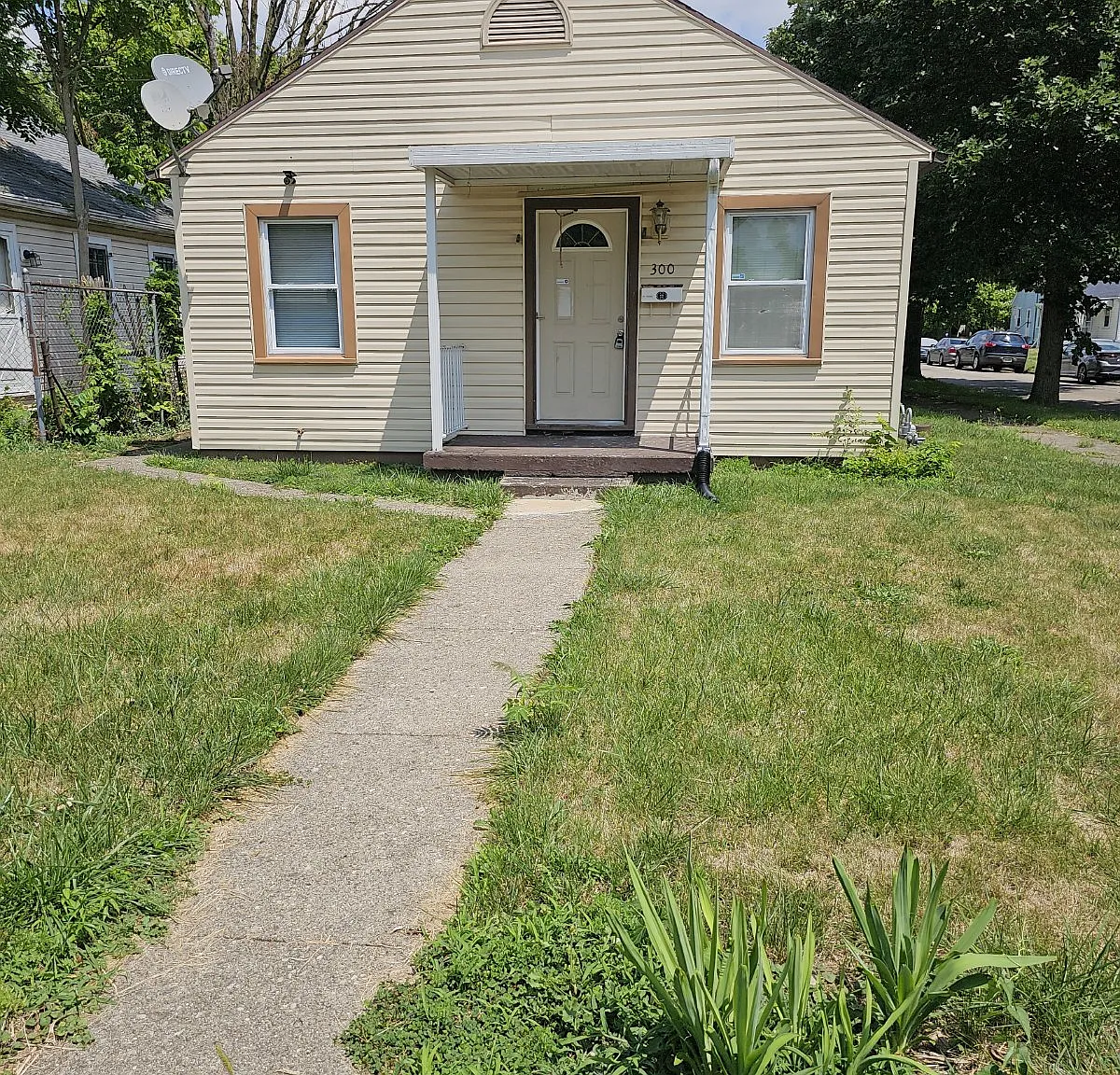 2 bed, 1.0 bath, 672 sqft, $900 — Photo 1