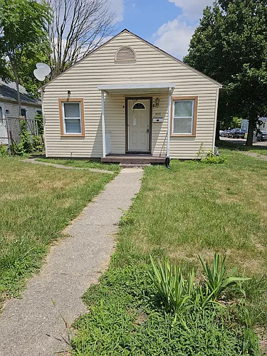 300 Leland Ave Photo 1