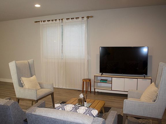 3rd image of 3701 NE Minnehaha St #3701