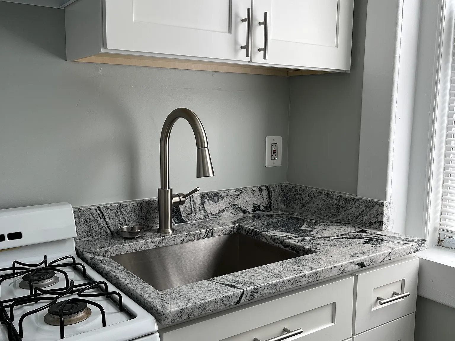 Studio, $925 — Photo 4