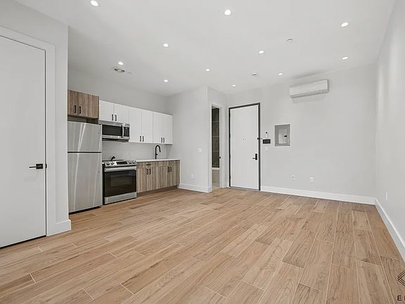 3rd image of 1116 Rogers Ave #L2