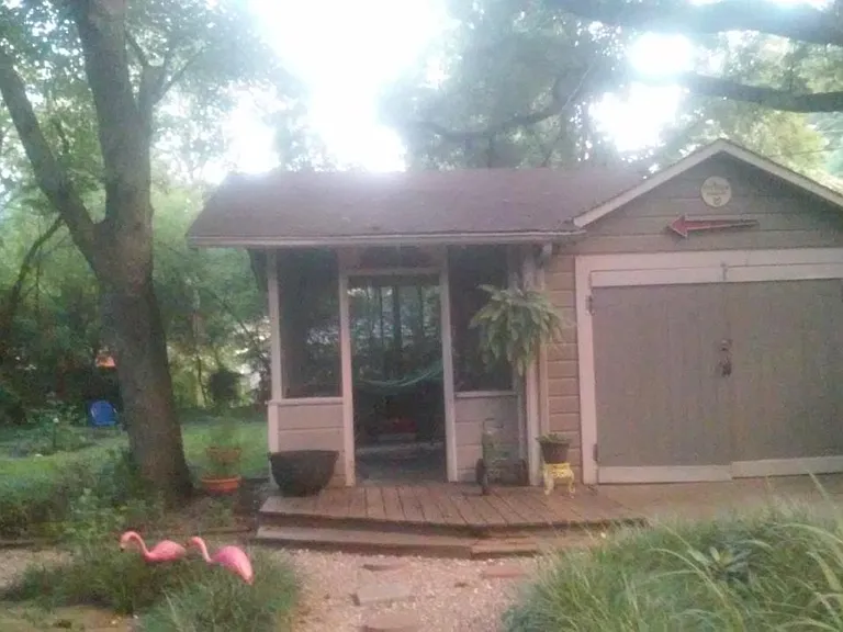 675 Loeb St — Photo 2