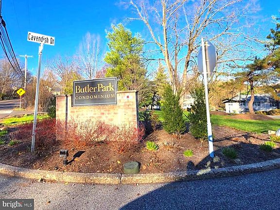 2nd image of 127 Hampstead Dr #127
