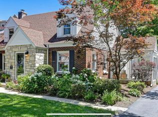 129 Woodstock Ave, Clarendon Hills, IL 60514