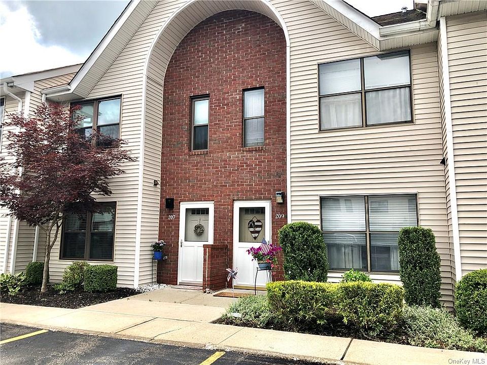 1st image of 207 Deer Court Dr