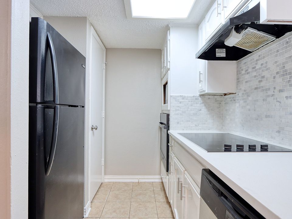 1st image of 707 Harbour Town Dr APT 4