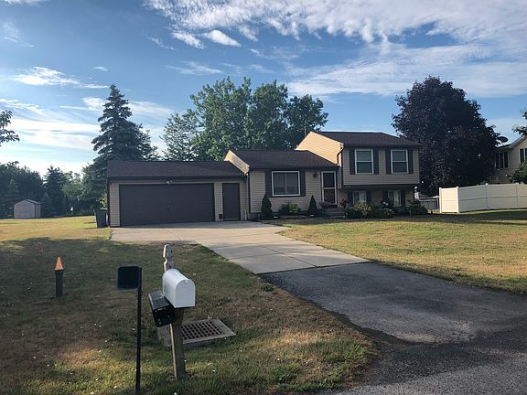 3rd image of 8150 Crestview Dr