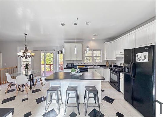 3rd image of 10408 Foxlake Dr