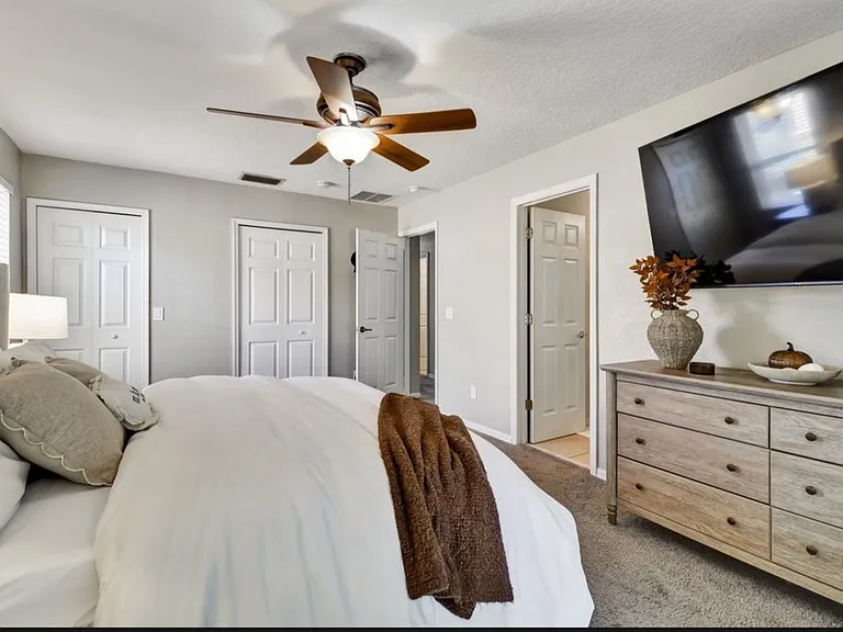 2761 Retreat View Cir — Photo 37