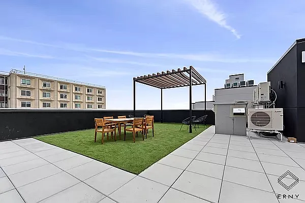 Rented by ERNY LLC | media 7