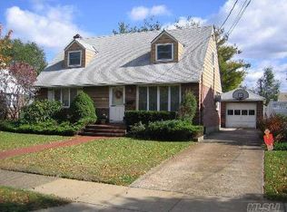 2953 Fortesque Ave, Oceanside, NY 11572