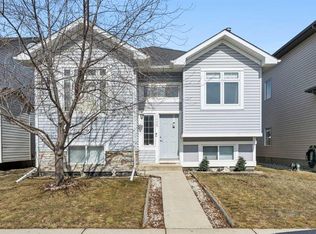 136 S Luxstone Pl SW, Airdrie, AB T4B3C2