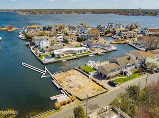 5 Island Dr, Brick, NJ 08724