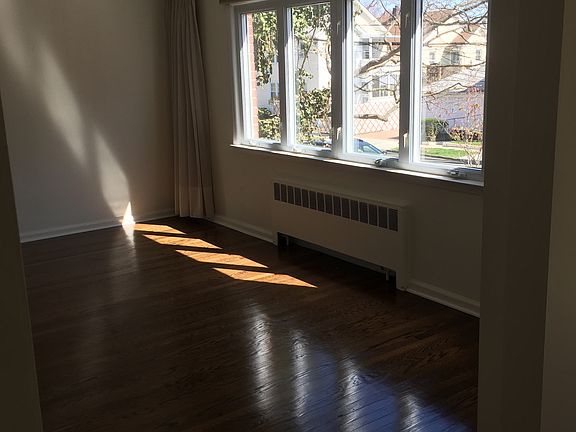 5th image of 20 Chamberlain Ave