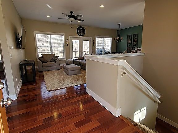 4th image of 5461 Pine Island Dr NE