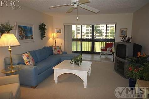 There are triple track sliders that divide the Lanai from the Living Room. Wider opening.