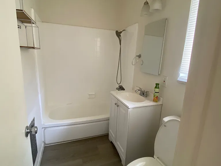 626 E Chevy Chase Dr — Photo 8