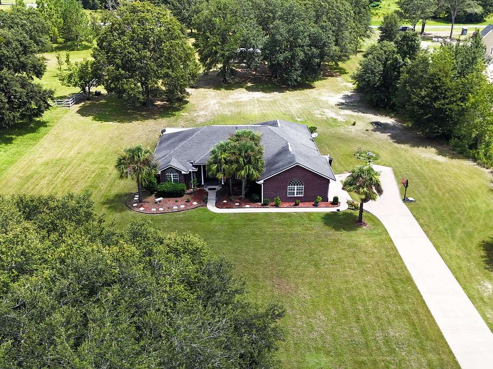 1st image of 647 SW Hill Creek Dr
