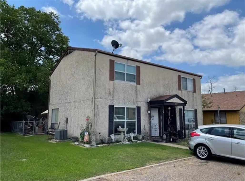 4 bed, 2064 sqft, $1,100 — Photo 1