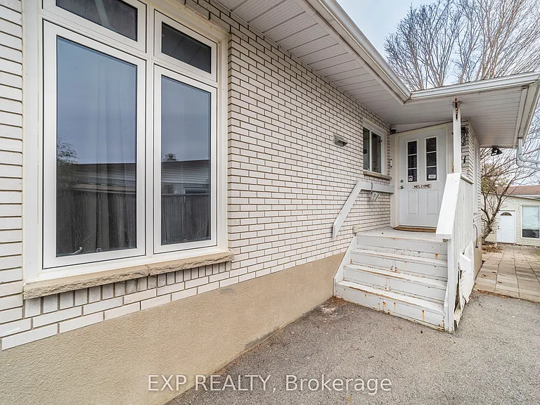 21 Southview Cres — Photo 3