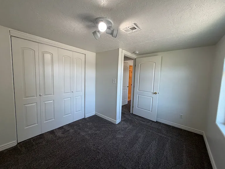 135 N 350 W — Photo 41