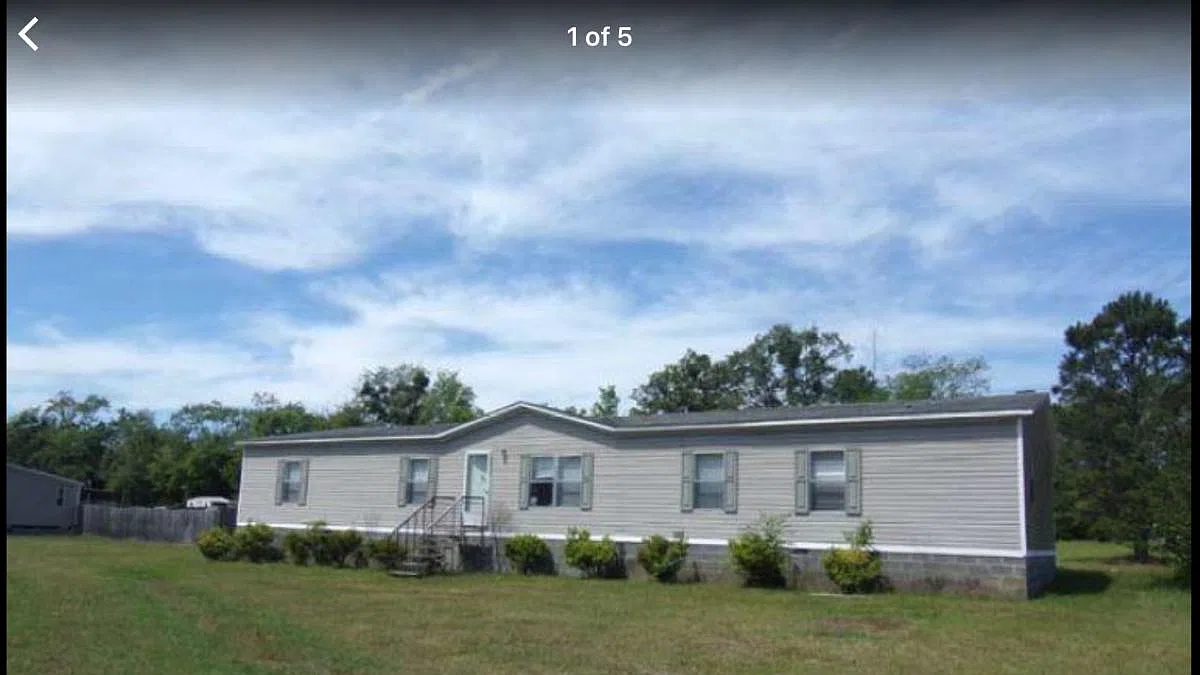 5 bed, 2432 sqft, $1,050 — Photo 1