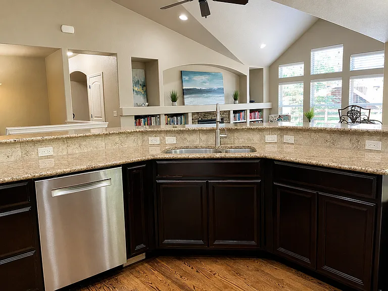 1102 Crystal Basin Dr — Photo 9