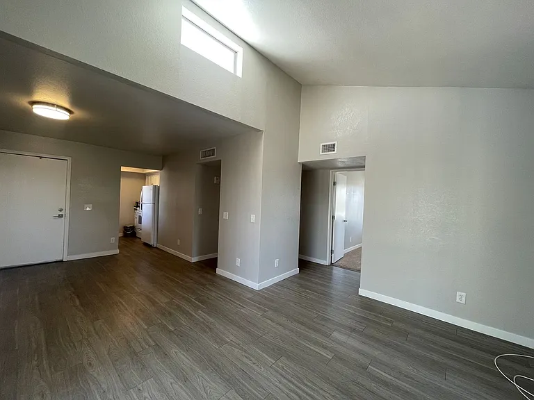 934 N Benton Ave — Photo 8
