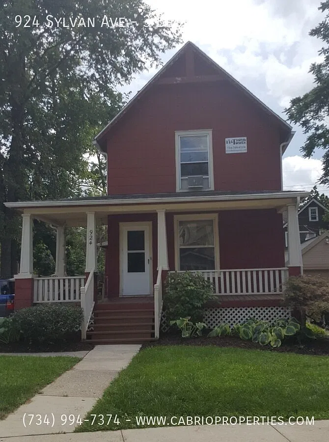 924 Sylvan Ave. — Photo 4