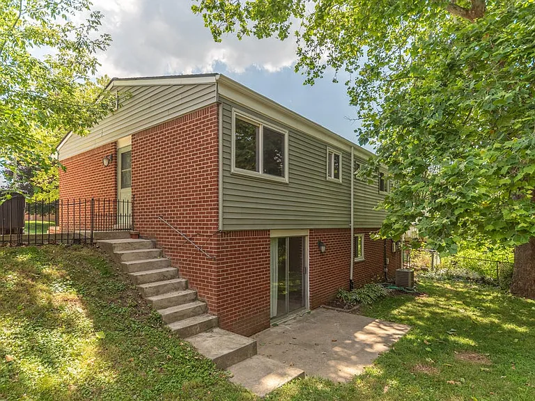 603 Manor Dr — Photo 3