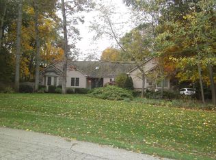 1541 Moonlight Dr, Howell, MI 48843