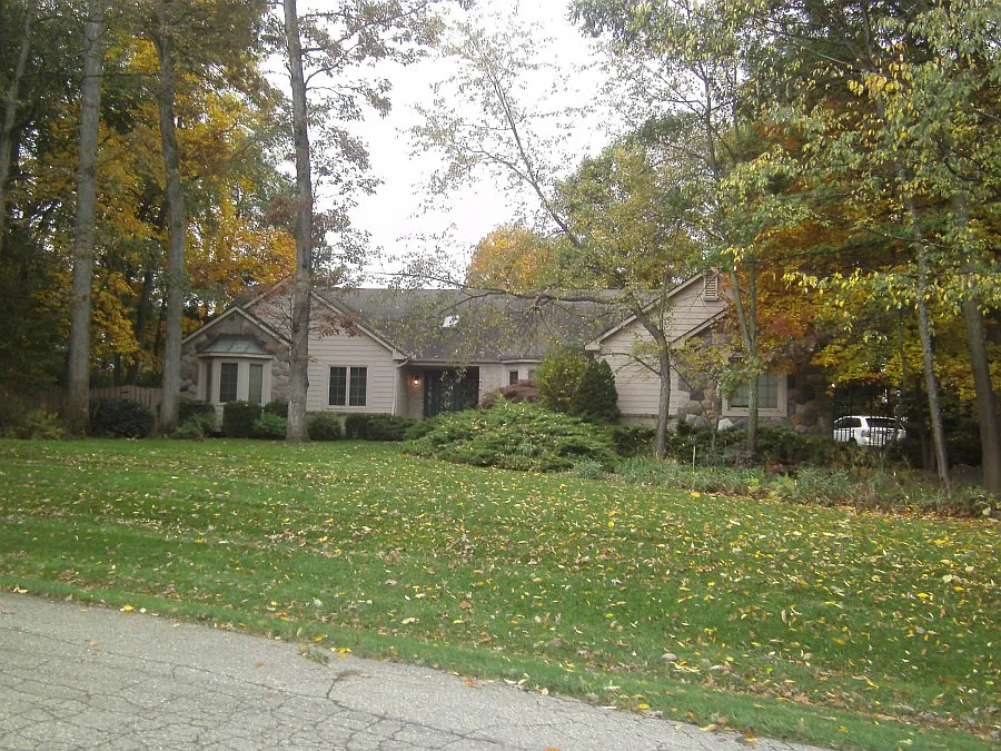 1541 Moonlight Dr photo 1