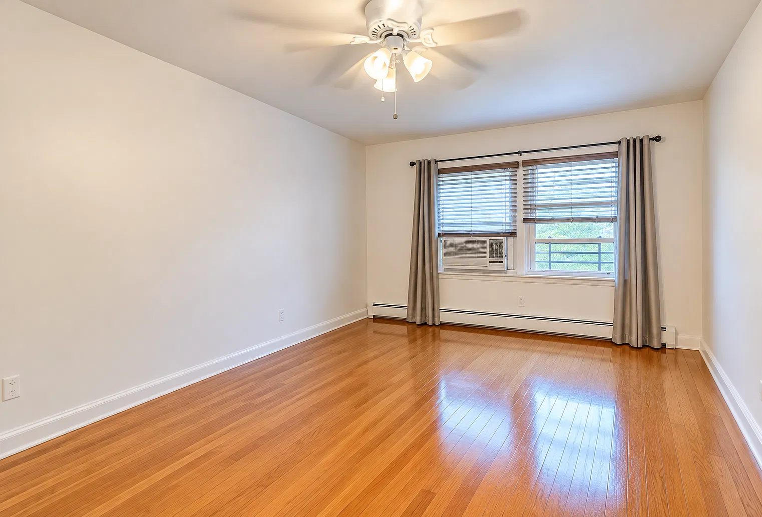 3 bed, 1100 sqft, $3,300 — Photo 4