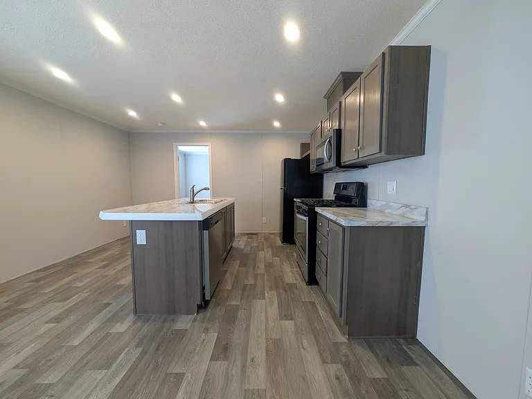 38000 Le Chateau Blvd #147 — Photo 4