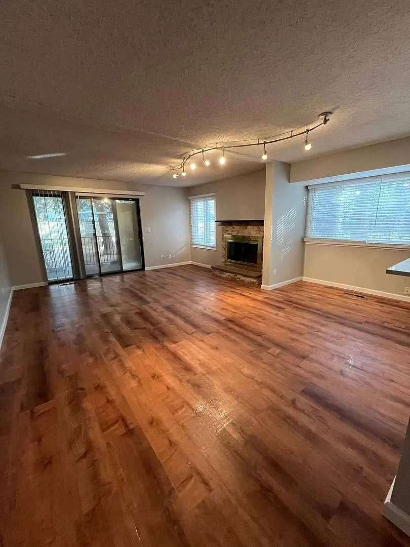 2315 Roundhouse Road / Reduced — Photo 1