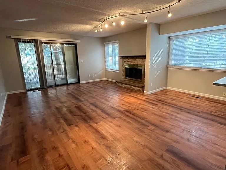 2315 Roundhouse Rd — Photo 1