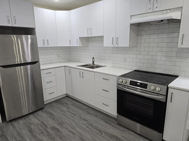 300 Balmoral Ave N #1 — Photo 2